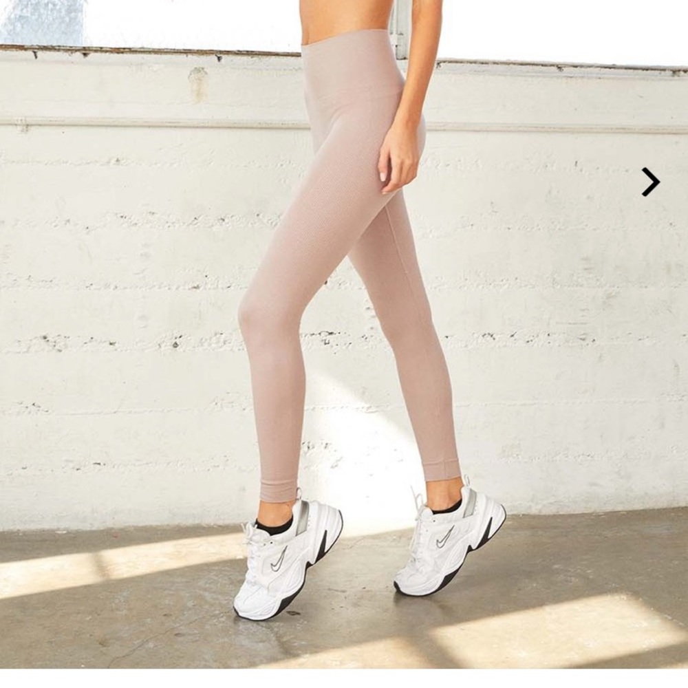Set active leggings in color fawn! never worn!!